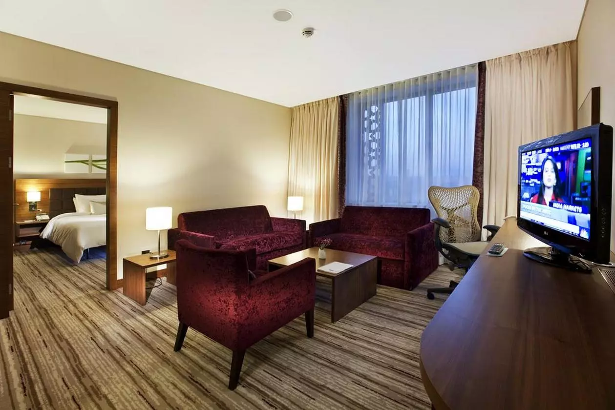 HILTONGARDENINN_SHABAVIZ (11).jpg